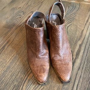 Free People textured leather mule